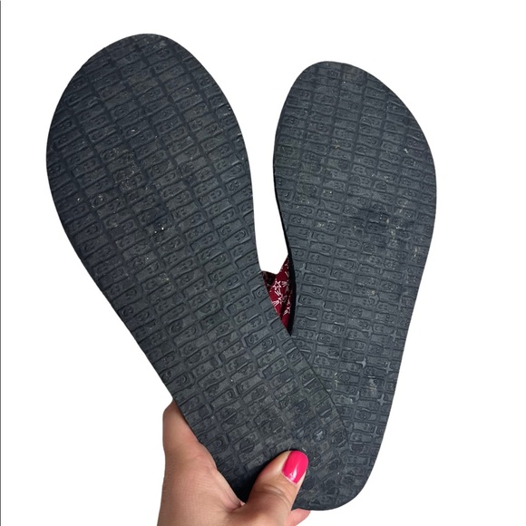 Sanuk Red & White Star Patterned Sandals Size 9 - Picture 3 of 4